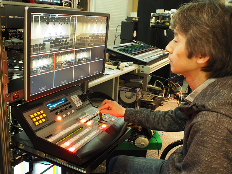 Blackmagic Design  ATEM 2 M/E Broadcast Studio 4K - ATEM 1 M/E Broadcast Panel - Video Assist