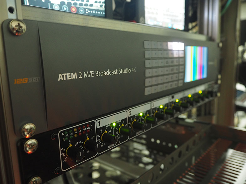 Blackmagic Design  ATEM 2 M/E Broadcast Studio 4K - ATEM 1 M/E Broadcast Panel - Video Assist